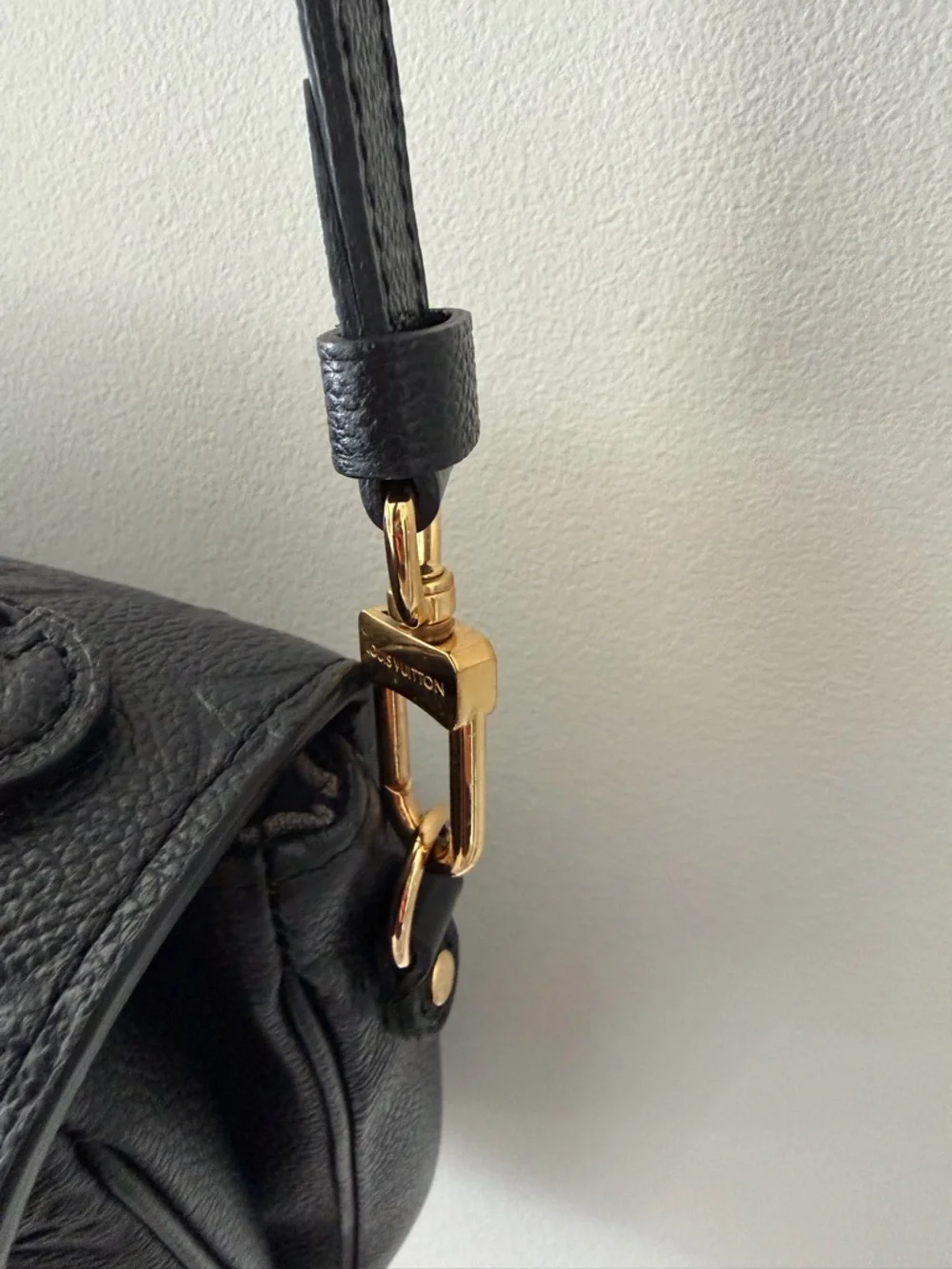 Louis Vuitton Black Embossed Monogram Pochette Métis bag with gold hardware - Picture 5 of 16
